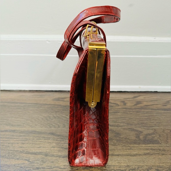1950’s Crocodile Red Leather Purse with gold accents - Picture 3 of 3